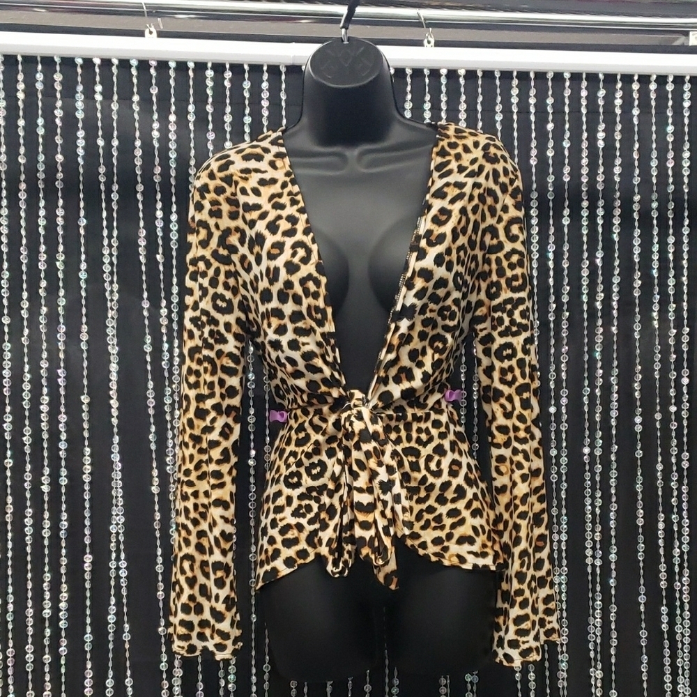 Leopard Print Front Tie Top - Picture 3 of 4